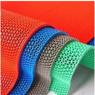( S PVC MAT ) رول بي في سي اس مضادة للانزلاق ومناسبة للاماكن الرطبة والمبللة عرض الرول : 120 سم طول الرول : 16 م اجمالي مساحة الرول 18 م مربع 